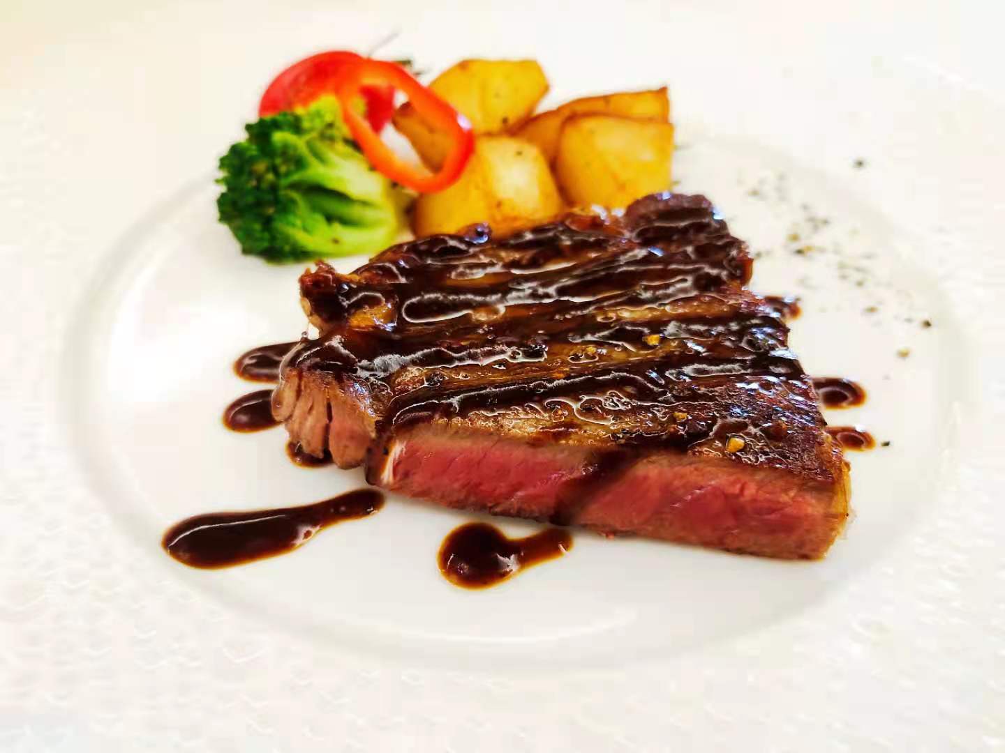 原價78元的牛排套餐只賣8.88元，吃起來就是個這？！